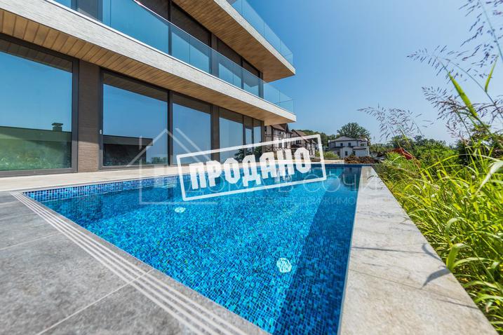 Панорамный коттедж в современном стиле №16