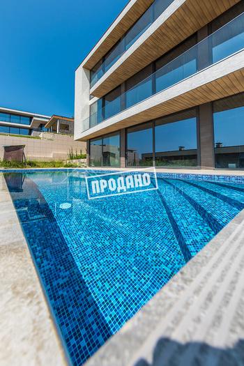 Панорамный коттедж в современном стиле №10