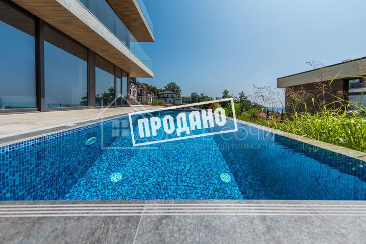 Панорамный коттедж в современном стиле №12