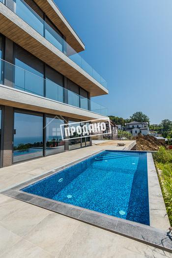 Панорамный коттедж в современном стиле №7