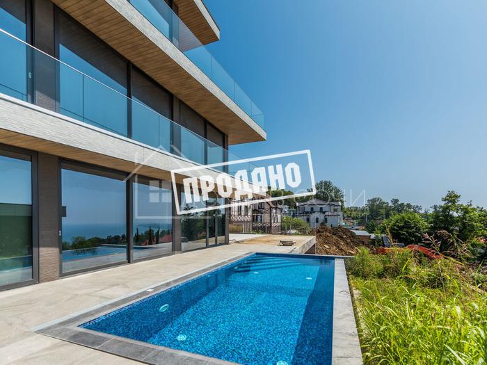 Панорамный коттедж в современном стиле №13