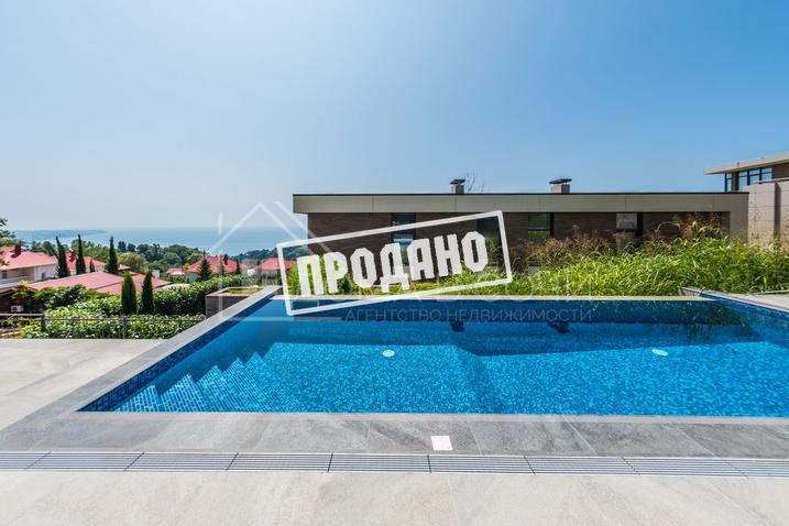 Панорамный коттедж в современном стиле №4