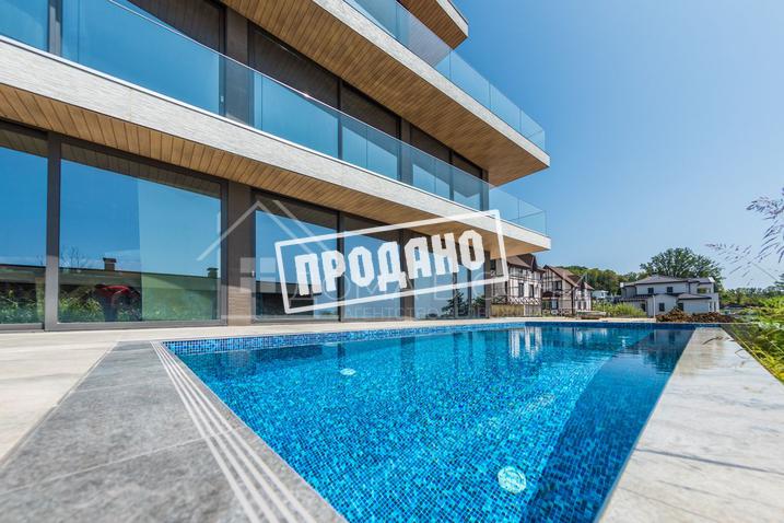 Панорамный коттедж в современном стиле №1