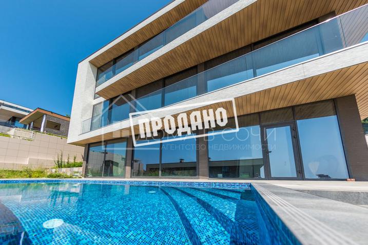 Панорамный коттедж в современном стиле №11