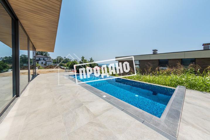 Панорамный коттедж в современном стиле №9