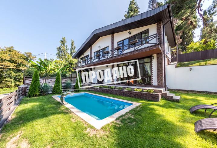 Домовладение в стиле шале с видом на море №1