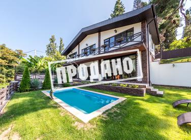 Домовладение в стиле шале с видом на море №1