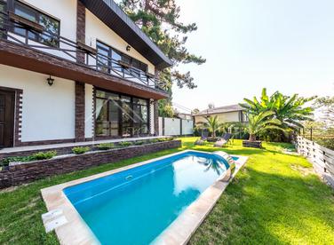 Домовладение в стиле шале с видом на море №2