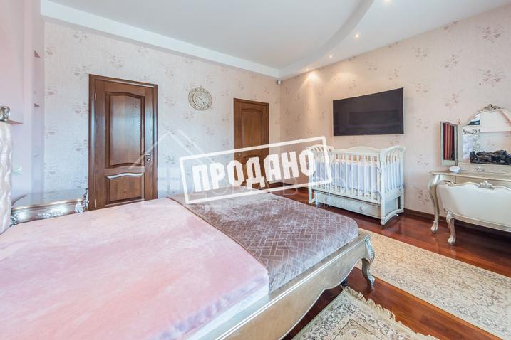 Элитный трехэтажный особняк №11