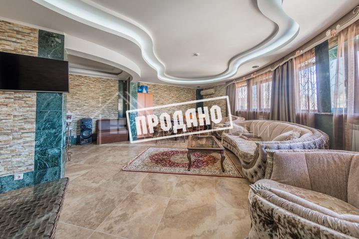 Элитный трехэтажный особняк №52