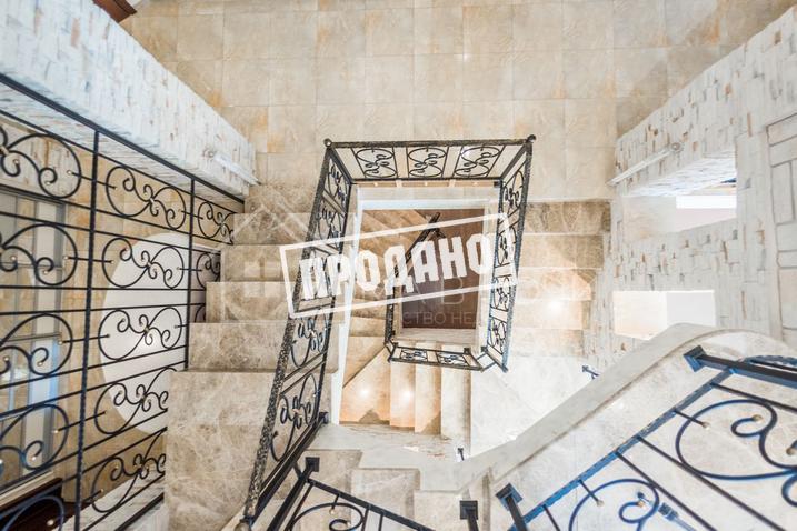 Элитный трехэтажный особняк №31