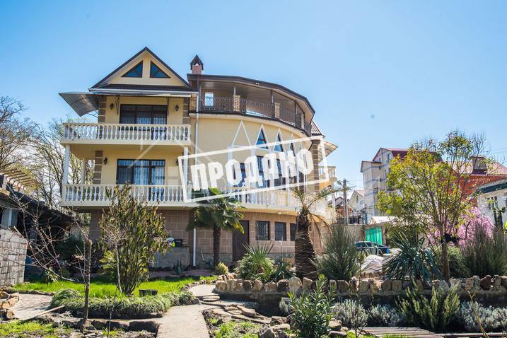 Элитный трехэтажный особняк №1