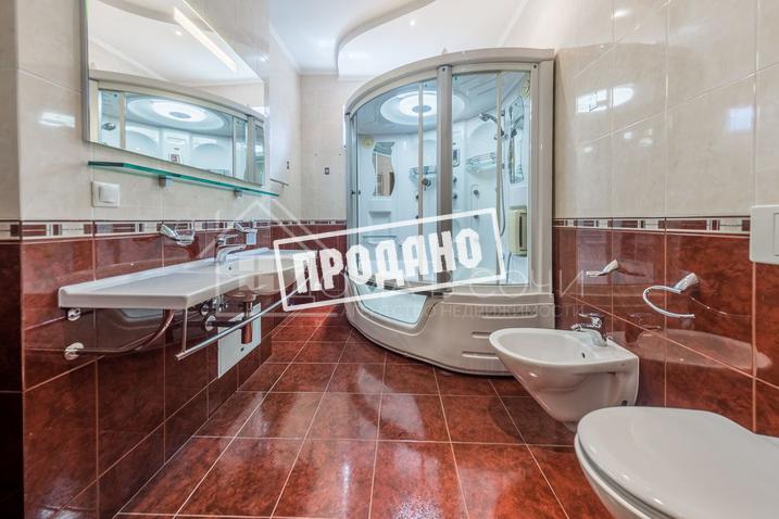 Элитный трехэтажный особняк №27