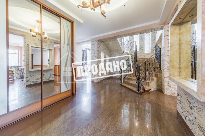 Элитный трехэтажный особняк №47