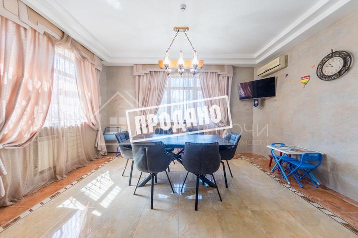 Элитный трехэтажный особняк №42