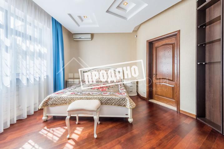 Элитный трехэтажный особняк №20