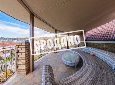 Элитный трехэтажный особняк №4