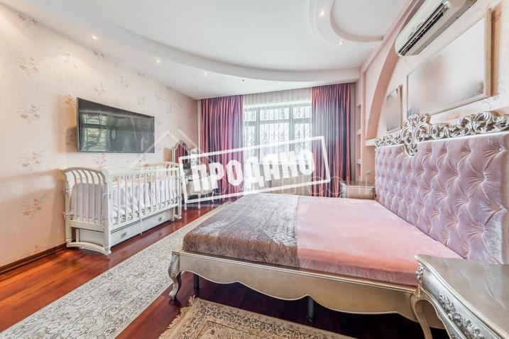 Элитный трехэтажный особняк №9