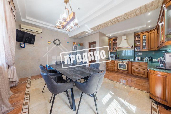 Элитный трехэтажный особняк №40