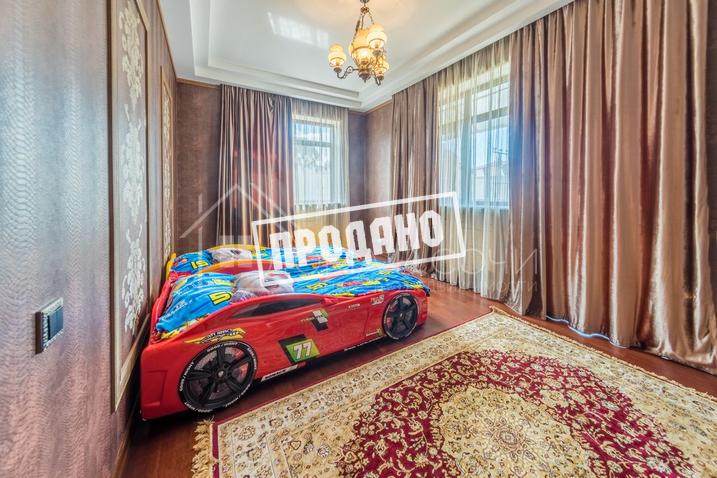 Элитный трехэтажный особняк №24