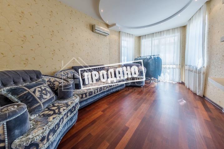 Элитный трехэтажный особняк №22