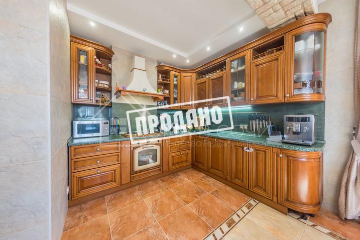 Элитный трехэтажный особняк №38