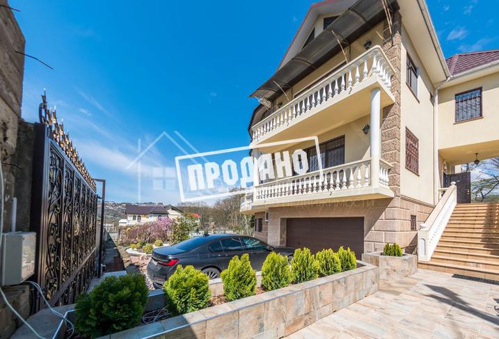 Элитный трехэтажный особняк №54