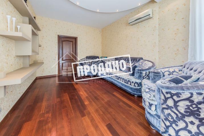 Элитный трехэтажный особняк №23