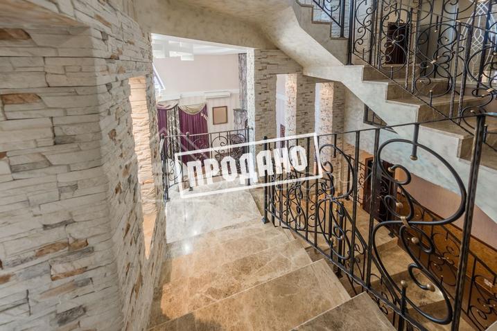 Элитный трехэтажный особняк №30