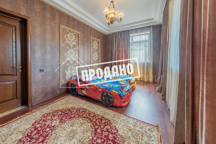 Элитный трехэтажный особняк №25