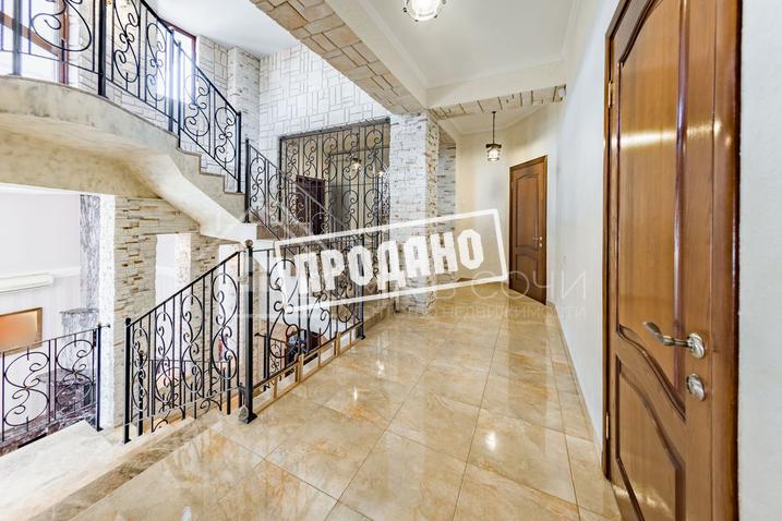 Элитный трехэтажный особняк №16