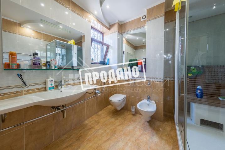 Элитный трехэтажный особняк №45