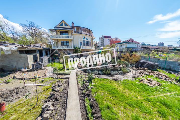 Элитный трехэтажный особняк №63