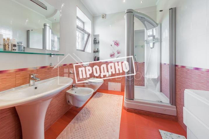 Элитный трехэтажный особняк №10