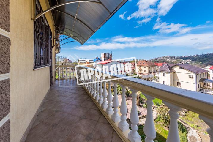 Элитный трехэтажный особняк №14