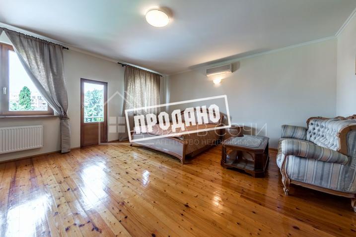 Усадьба с бассейном у моря №72