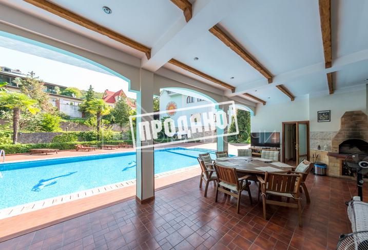 Усадьба с бассейном у моря №12