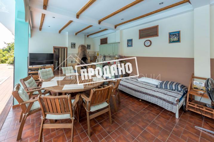 Усадьба с бассейном у моря №13