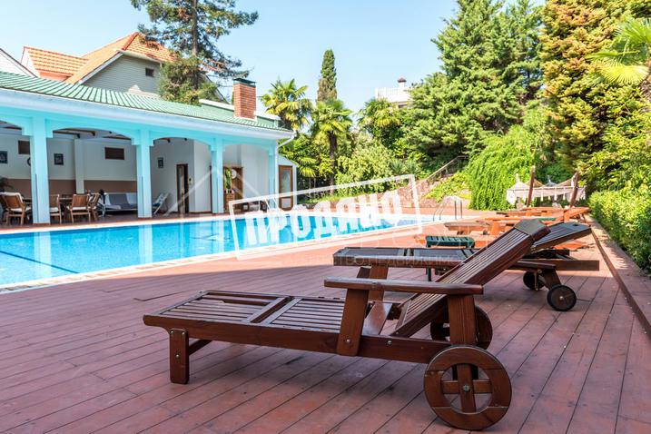 Усадьба с бассейном у моря №25