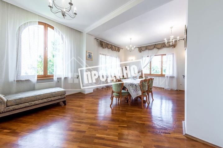 Усадьба с бассейном у моря №37