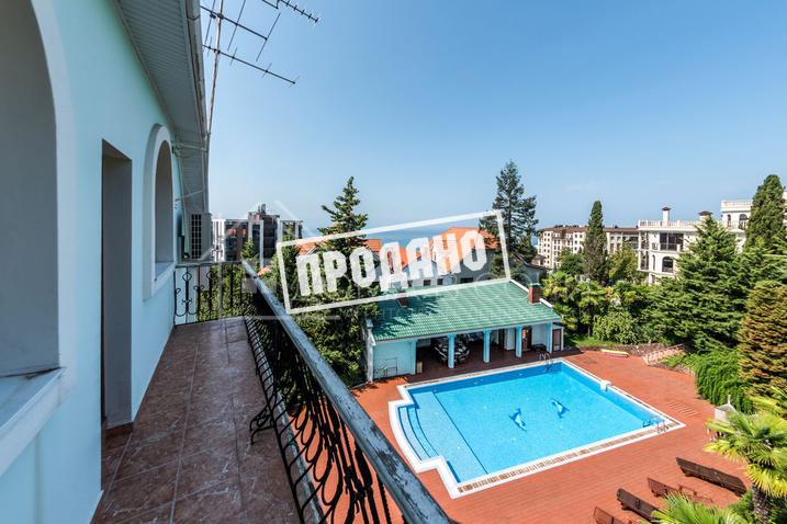 Усадьба с бассейном у моря №75