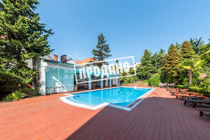 Усадьба с бассейном у моря №7