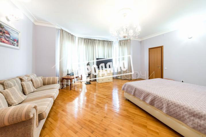 Усадьба с бассейном у моря №60