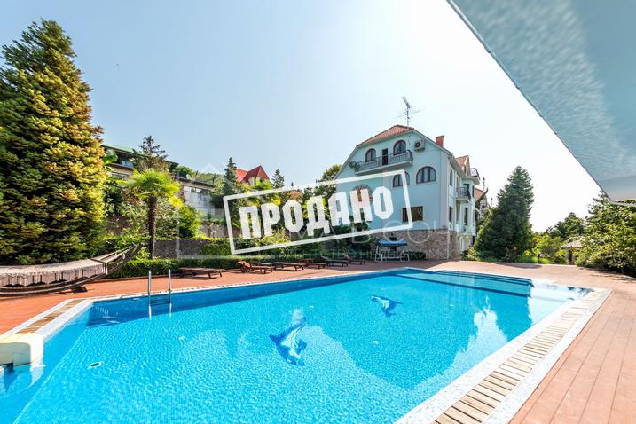 Усадьба с бассейном у моря №2