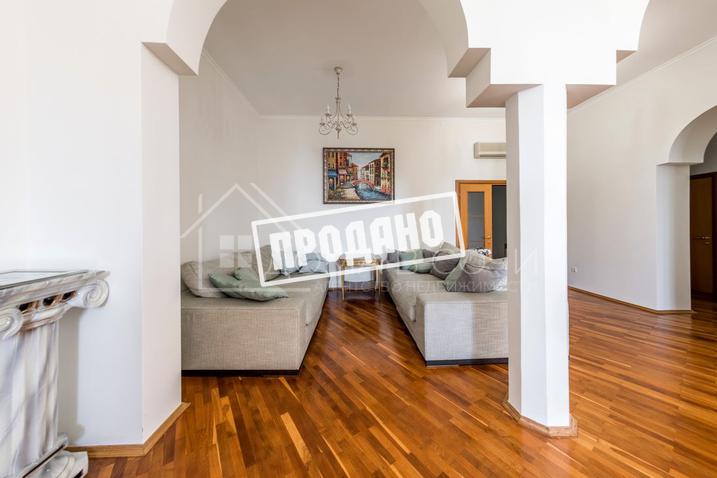 Усадьба с бассейном у моря №31