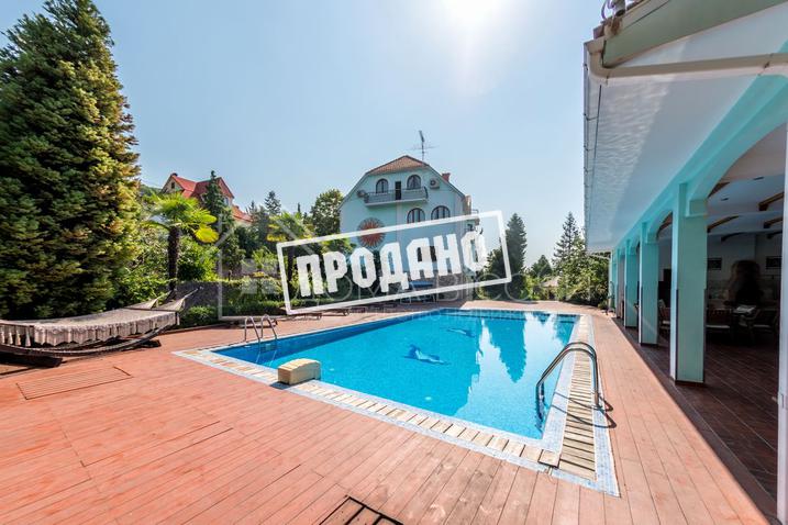 Усадьба с бассейном у моря №10