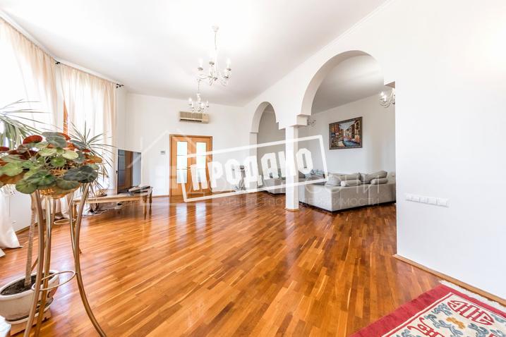 Усадьба с бассейном у моря №35