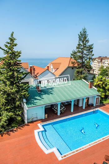 Усадьба с бассейном у моря №71