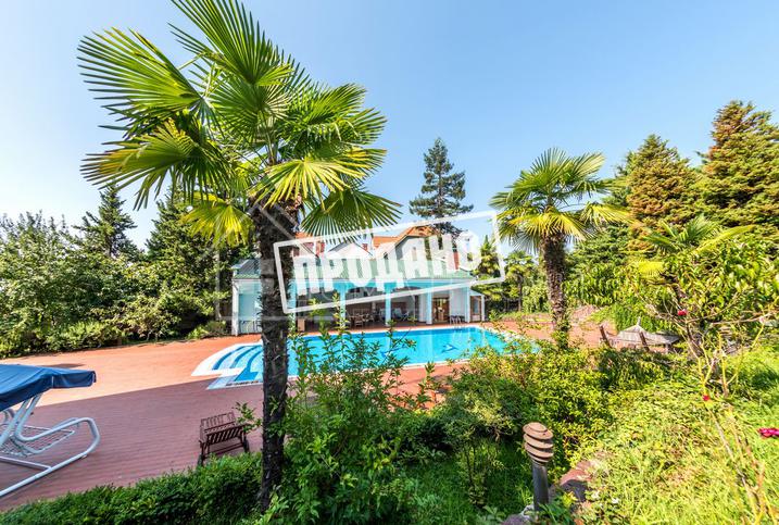 Усадьба с бассейном у моря №17