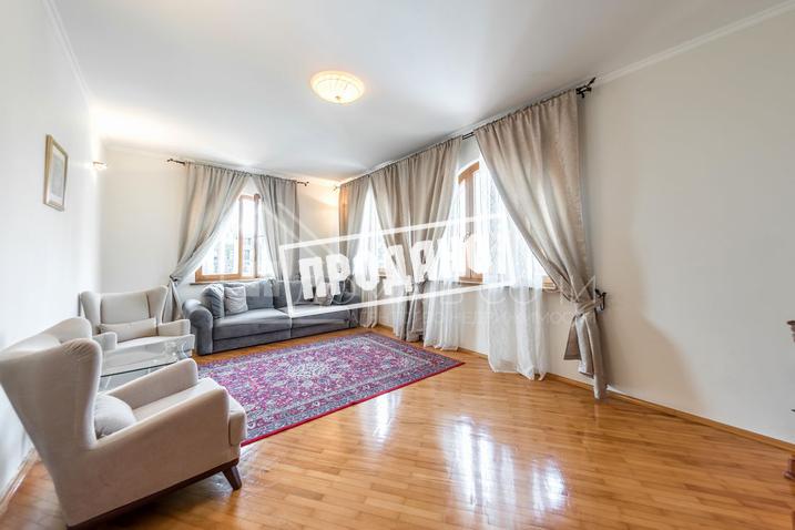 Усадьба с бассейном у моря №55